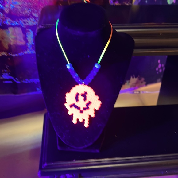 New Rave Necklace - Picture 2 of 11
